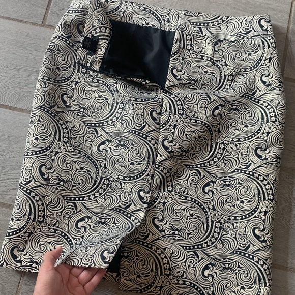 Ann Taylor black and white paisley swirl print skirt with subtle metallic thread - Picture 5 of 5